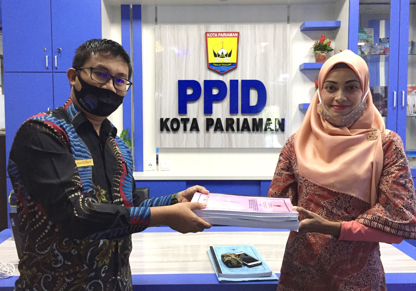 PPID Kota Pariaman Terima Dokumen Daftar Informasi Publik PPID Pembantu Bagian Perpustakaan dan Kearsipan Setdako Pariaman